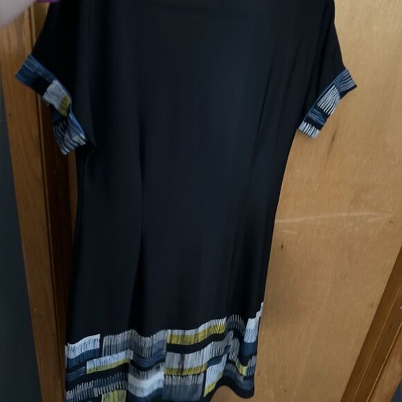 BCBGMaxazria Dress Vneck Shift Dress Size Medium Tribal Black - Picture 6 of 9